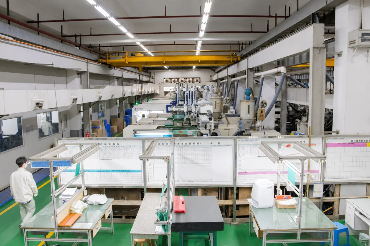 Production overview showing molding cells and first-off control stations